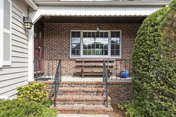 17 Rose Glen Dr, Andover, MA 01810