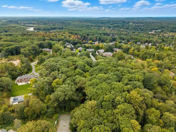 3 Willoughby Ln, Andover, MA 01810