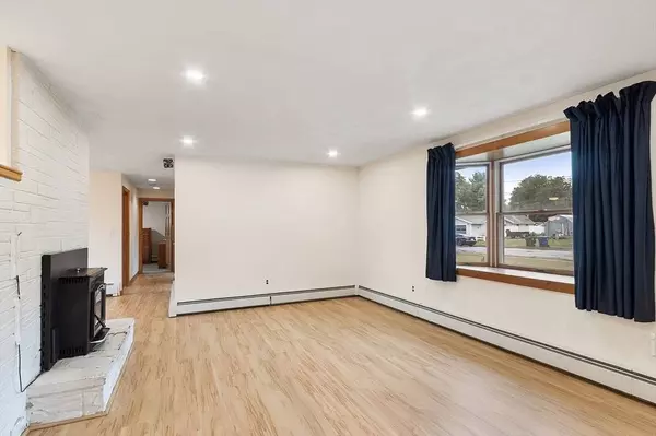 6 Colgate St, Danvers, MA 01923