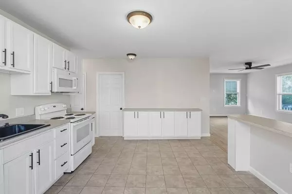 53 May St, North Andover, MA 01845