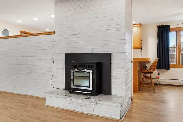 6 Colgate St, Danvers, MA 01923