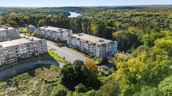 4 Francis Dr #105, Andover, MA 01810