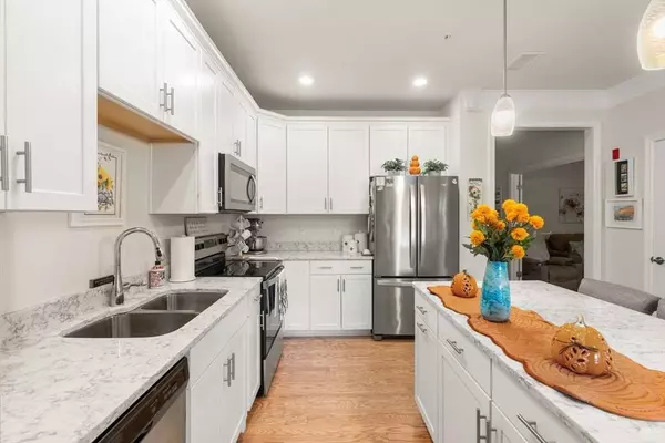 4 Francis Dr #105, Andover, MA 01810