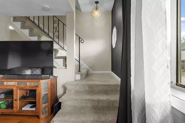 369 Farrwood Dr #369, Haverhill, MA 01835