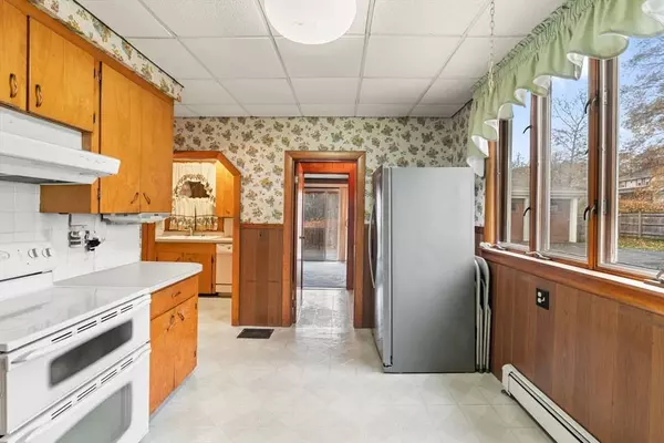 28 Fernald Ave, Haverhill, MA 01830