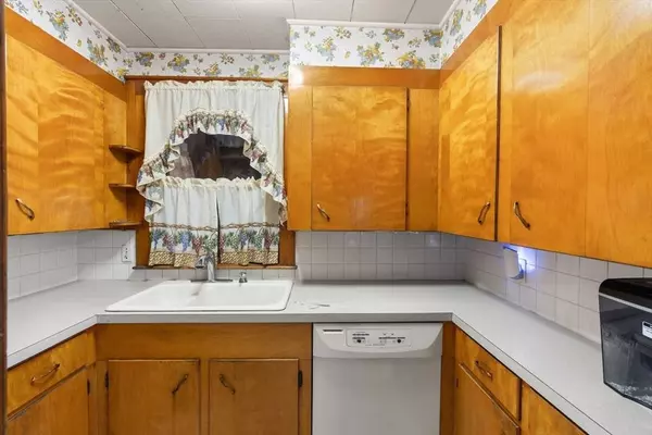 28 Fernald Ave, Haverhill, MA 01830