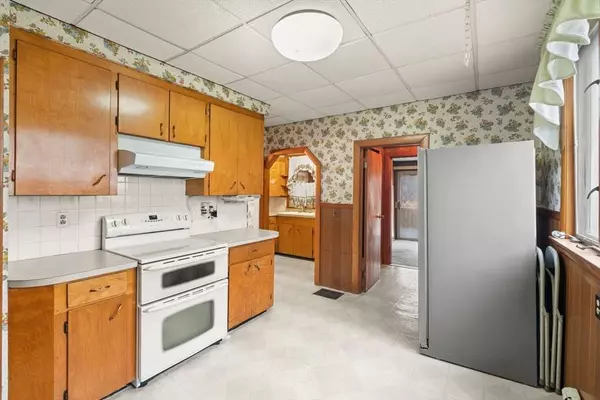 28 Fernald Ave, Haverhill, MA 01830