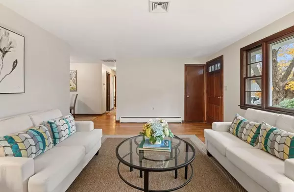 46 Linwood St, Andover, MA 01810