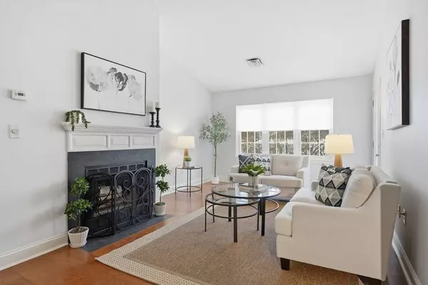 750 Brookside Dr #G, Andover, MA 01810