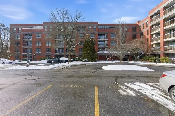 22 Railroad St #407, Andover, MA 01810