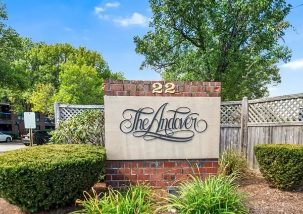 22 Railroad St #407, Andover, MA 01810