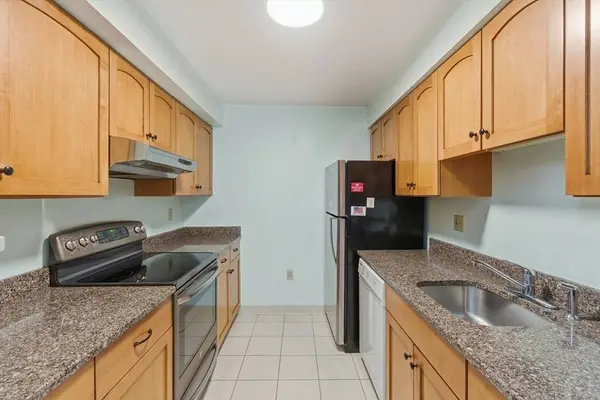 22 Railroad St #407, Andover, MA 01810