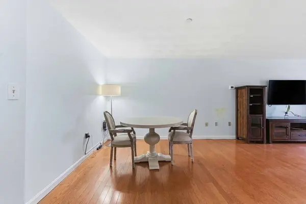 22 Railroad St #407, Andover, MA 01810