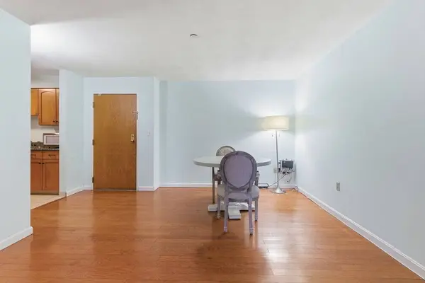 22 Railroad St #407, Andover, MA 01810