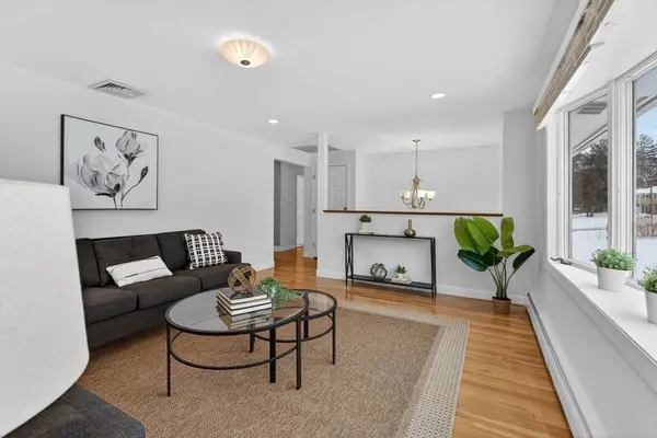 11 Rennie Dr, Andover, MA 01810