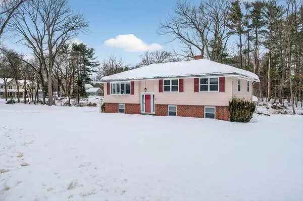 11 Rennie Dr, Andover, MA 01810