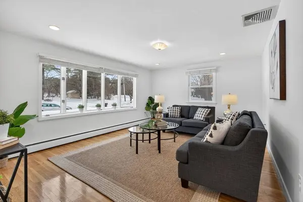 11 Rennie Dr, Andover, MA 01810