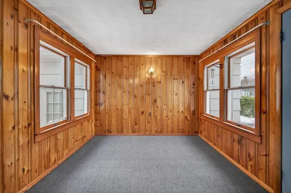 5 Crestwood Cir, Lawrence, MA 01843