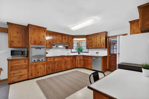 5 Crestwood Cir, Lawrence, MA 01843