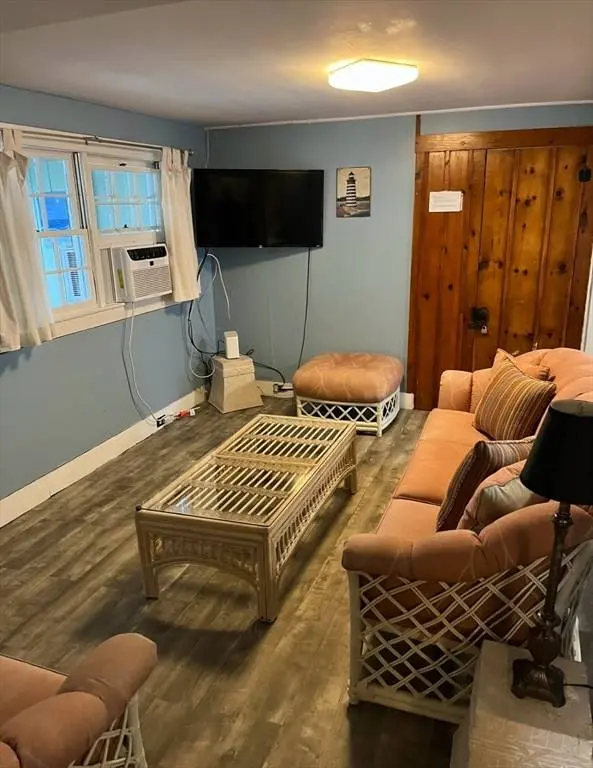 7 Dover Avenue, Hampton, MA 01830