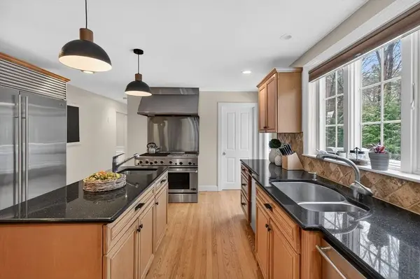 3 Seten Cir, Andover, MA 01810