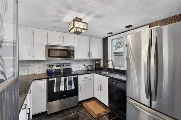 27 Mill Pond #27, North Andover, MA 01845