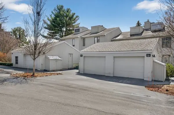 27 Mill Pond #27, North Andover, MA 01845