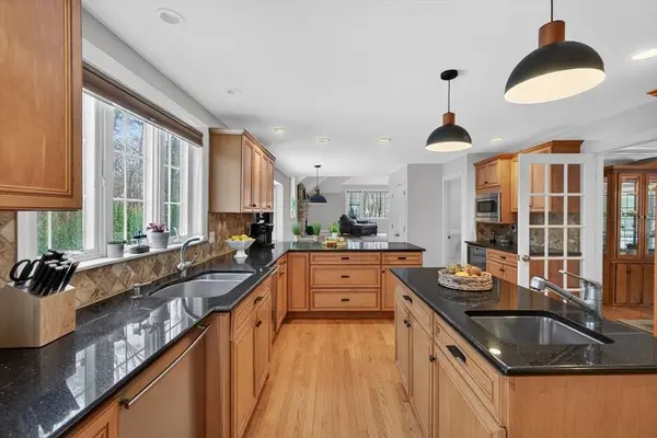 3 Seten Cir, Andover, MA 01810