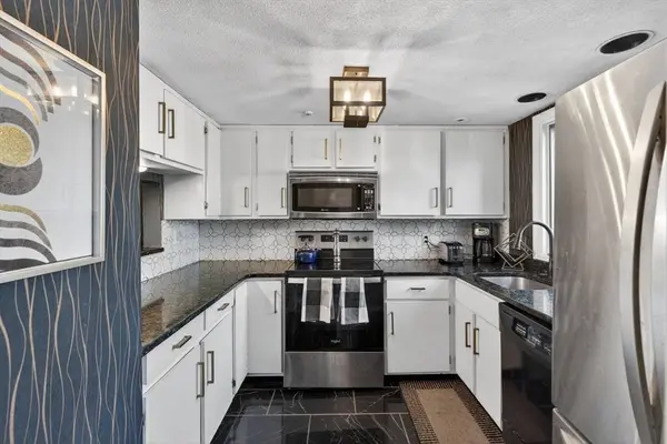 27 Mill Pond #27, North Andover, MA 01845