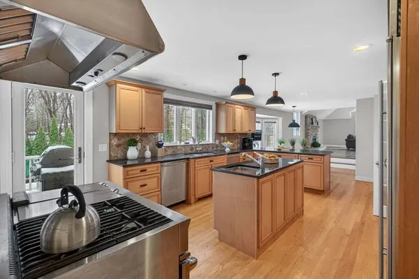 3 Seten Cir, Andover, MA 01810