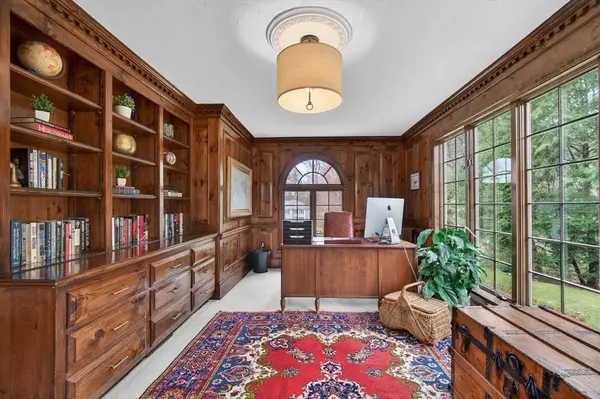 21 Greybirch Rd, Andover, MA 01810