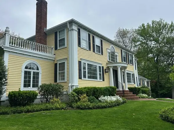 21 Greybirch Rd, Andover, MA 01810