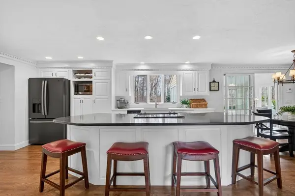 21 Greybirch Rd, Andover, MA 01810