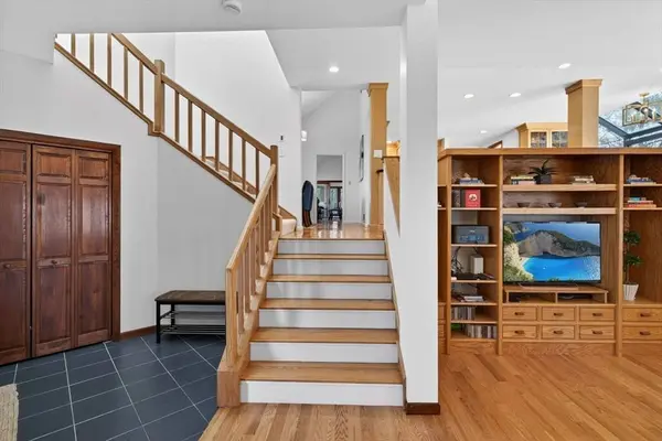 23 Greybirch Rd, Andover, MA 01810