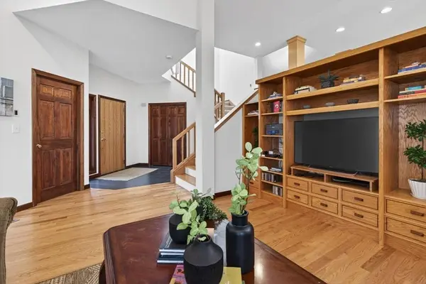 23 Greybirch Rd, Andover, MA 01810