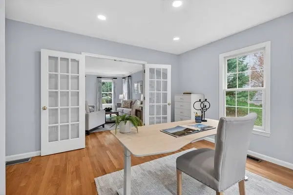 60 Rosemont Dr, North Andover, MA 01845