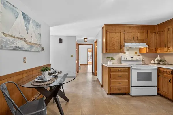 57 Juniper Rd, Andover, MA 01810