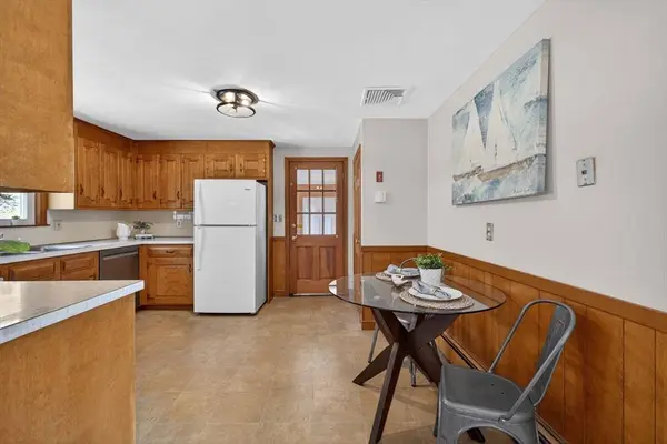57 Juniper Rd, Andover, MA 01810