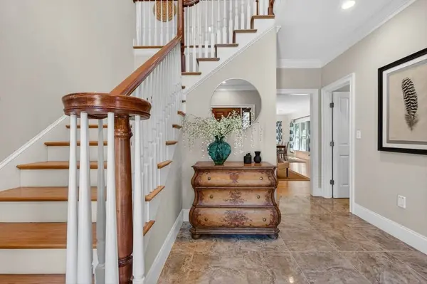 8 Fosters Pond Rd, Andover, MA 01810