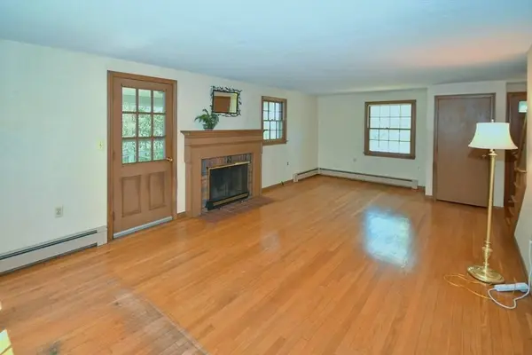 4 Applecrest Rd, Andover, MA 01810