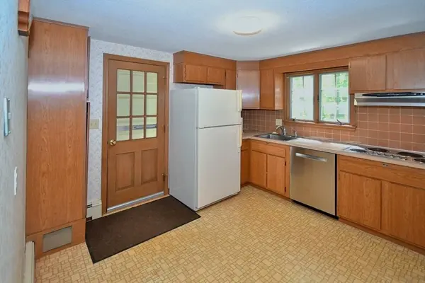 4 Applecrest Rd, Andover, MA 01810