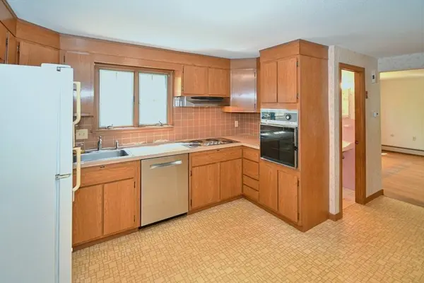 4 Applecrest Rd, Andover, MA 01810