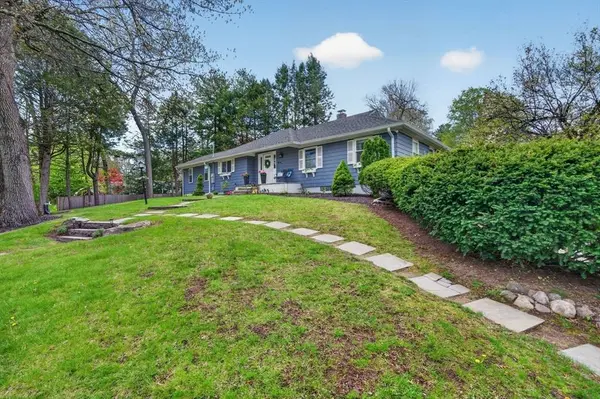 34 Homestead Rd, Lynnfield, MA 01940