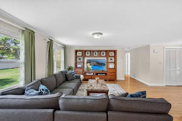 34 Homestead Rd, Lynnfield, MA 01940