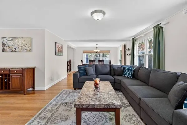 34 Homestead Rd, Lynnfield, MA 01940