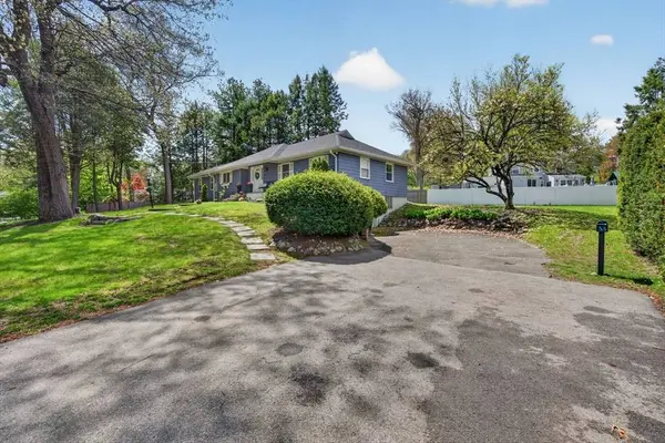34 Homestead Rd, Lynnfield, MA 01940