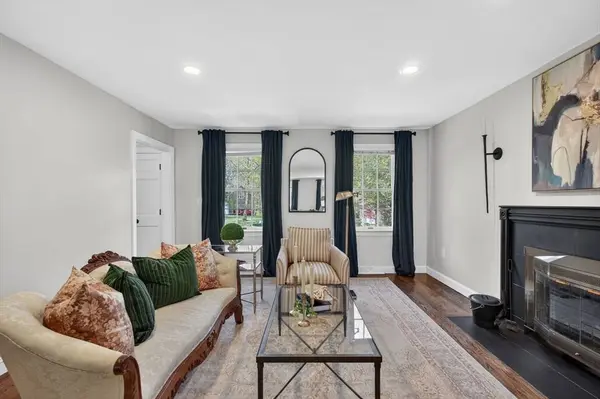 45 Sugarcane Ln, North Andover, MA 01845