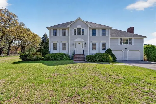 2 Stouffer Cir, Andover, MA 01810