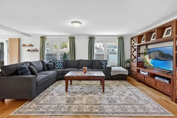 34 Homestead Rd, Lynnfield, MA 01940