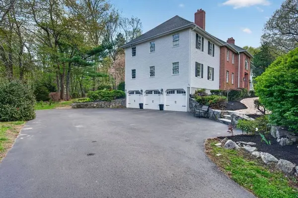 45 Sugarcane Ln, North Andover, MA 01845